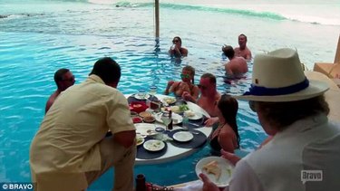 Real Housewives of Beverly Hills: Mexico Trip - Who s Paying?