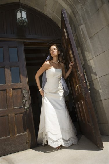 Sell Your Wedding Dress on Craigslist: A Complete Guide