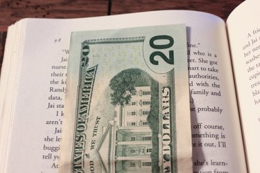 Creative Ways to Gift Cash: Fun & Unique Ideas