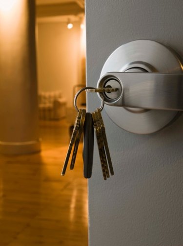 Roommates: Weighing the Pros and Cons for a Successful Living Situation