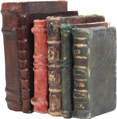 Determine the Value of Your Old Books: A Comprehensive Guide