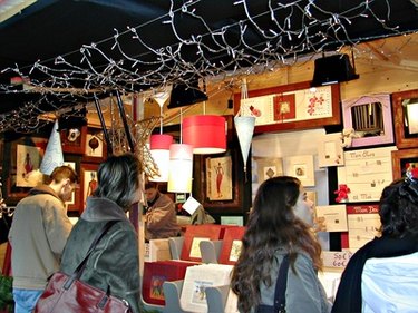 Boosting Consumer Confidence: A Guide for B2C Businesses