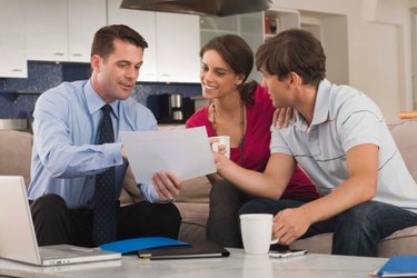 Investment Broker Salary: Annual Earnings & Career Outlook