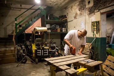 Turn Free Wood Pallets into Profit: A Guide to Selling Pallets