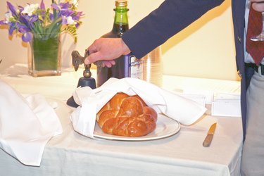 Bar Mitzvah Gift Etiquette: Cash Gift Amounts & Guidelines