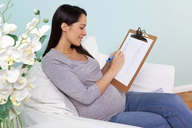 Maternity Leave & Public Assistance: Financial Support Options