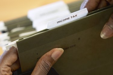 Maternity Leave & Public Assistance: Financial Support Options