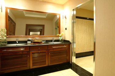 Frameless Bathroom Mirror Decor: Affordable & Stylish Ideas