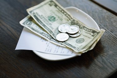 Calculate a 20% Tip: A Simple Guide for Restaurants & Beyond
