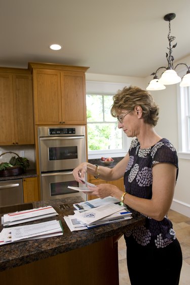 Create a Simple Household Bill Tracker: Stay Organized & Avoid Late Fees