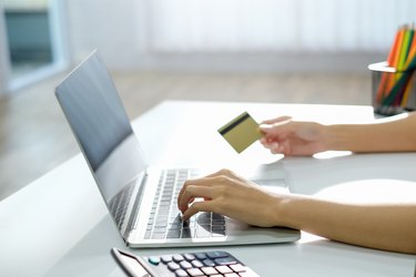 Savings Accounts: Pros & Cons - Is It Right for You?