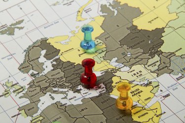 Dollar Pegged Currencies: A Comprehensive List & Explanation