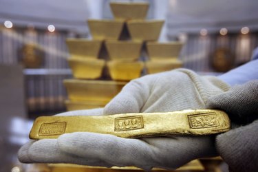 Importing Gold Bars: Regulations & Requirements