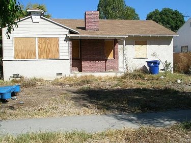 Wholesale REO Foreclosures: A Beginner s Guide to Profitable Investing