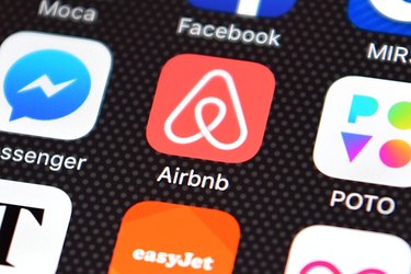 Airbnb Partners to Provide Temporary Housing for 100,000 Refugees