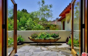 Mandy Moore Sells Los Angeles Home for $2.95M - Real Estate News