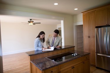 Understanding HOA Transfer Fees: Who Pays?