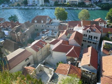 Understanding Capital Gains Tax on Real Estate Sales | [Year]