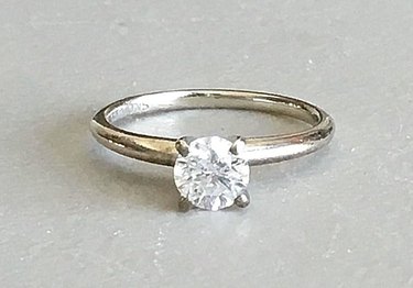Pre-Owned Engagement Rings Under $1,000: Designer Deals & Stunning Finds
