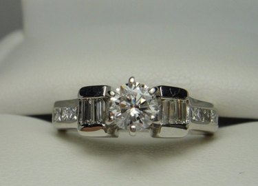 Pre-Owned Engagement Rings Under $1,000: Designer Deals & Stunning Finds