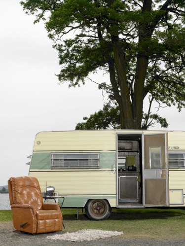 Transferring a Mobile Home Title After Death: Requirements & Process