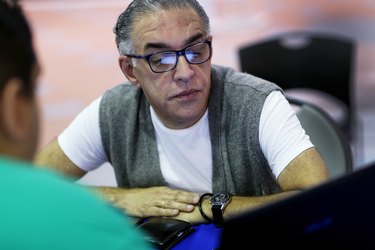 Wholesale vs. Retail Insurance Agencies: Understanding the Differences