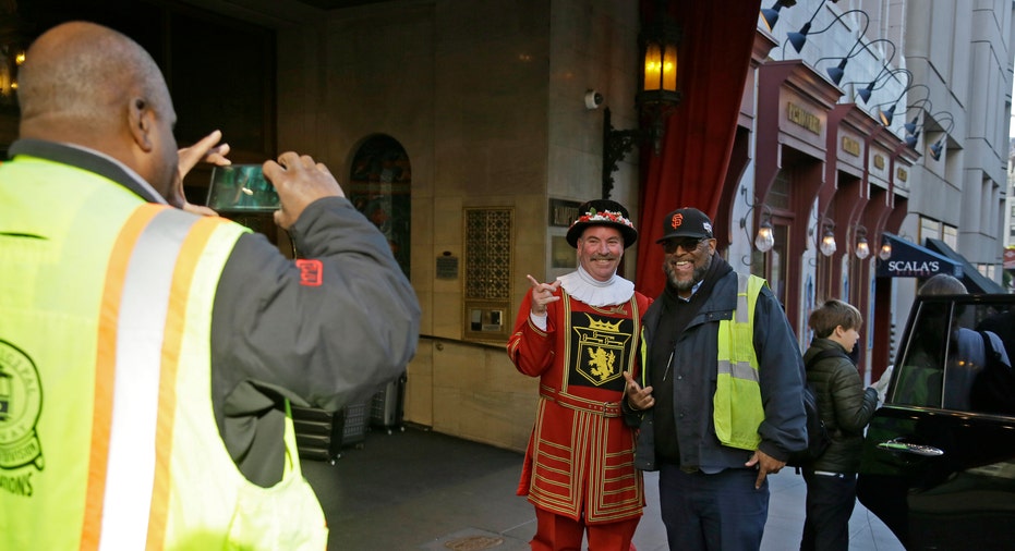 Beefeater Doorman Retires After 43 Years at San Francisco s Sir Francis Drake Hotel