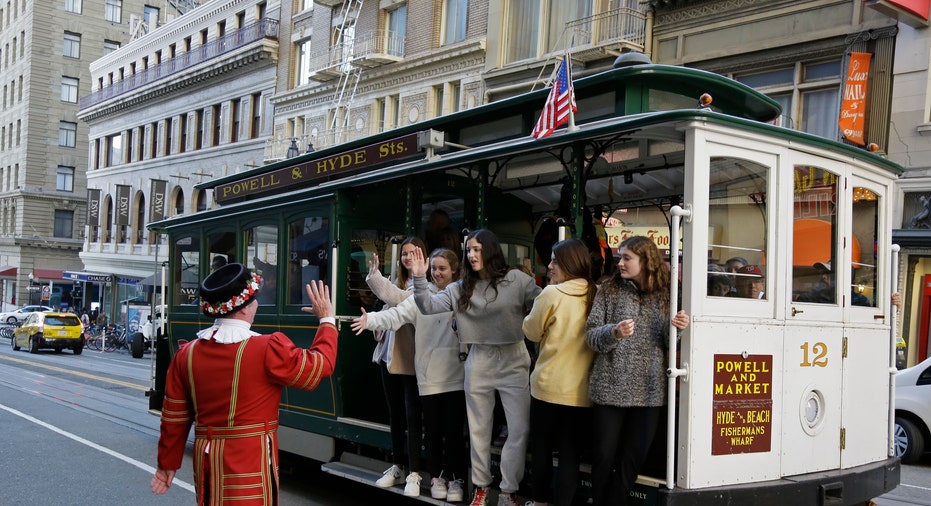 Beefeater Doorman Retires After 43 Years at San Francisco s Sir Francis Drake Hotel
