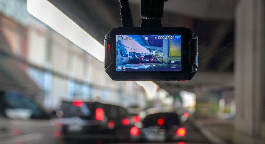 Dash Cams: 3 Key Benefits & Features for Safer Driving