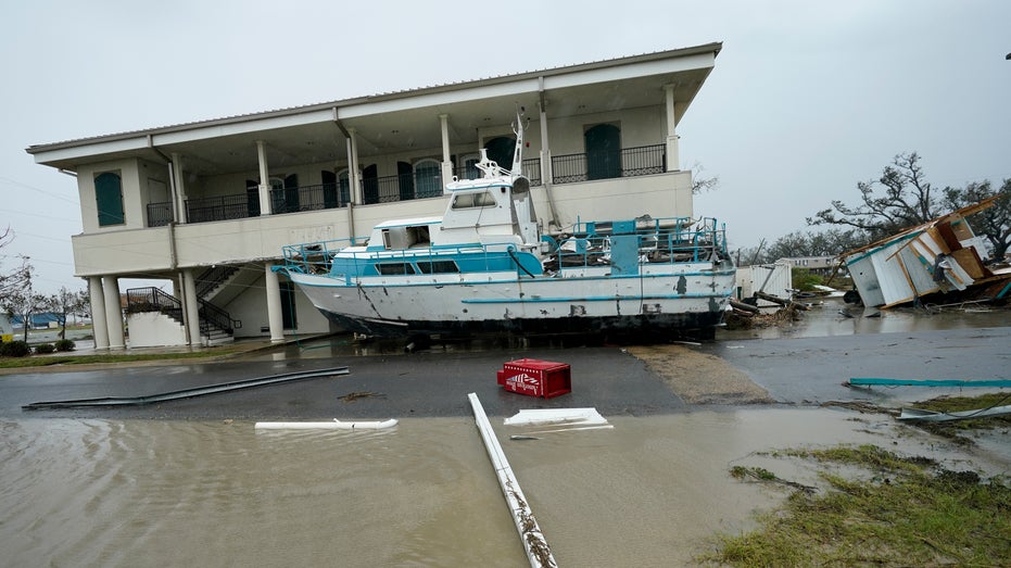 Hurricane Laura Recovery: Power Outages & Death Toll Reaches 16