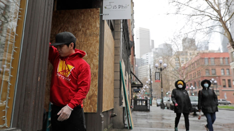 Wolfgang Puck urges coronavirus relief for restaurants: Insurers refuse to pay