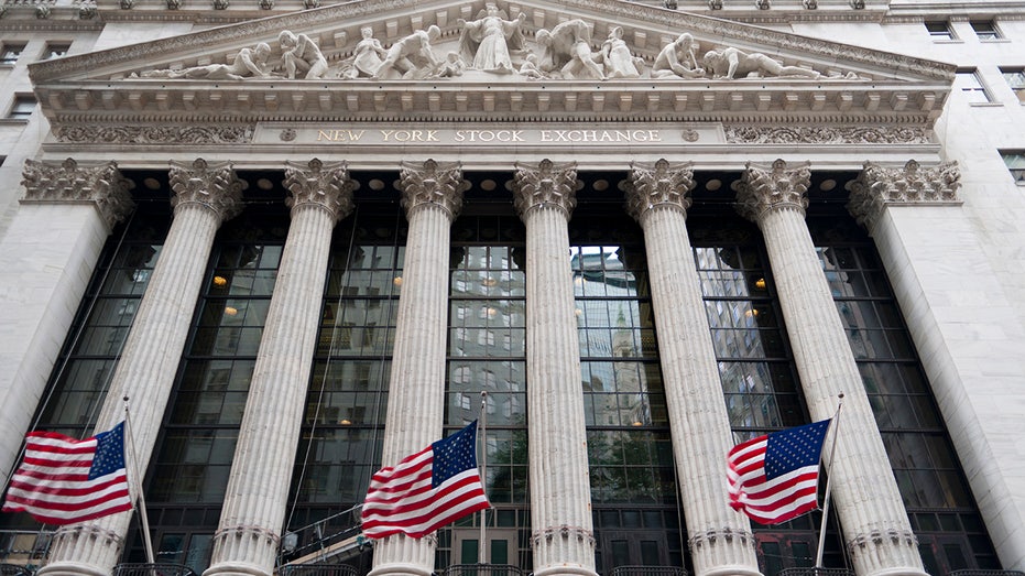 Wall Street Bonuses Face Significant Cuts Due to Tech Disruption