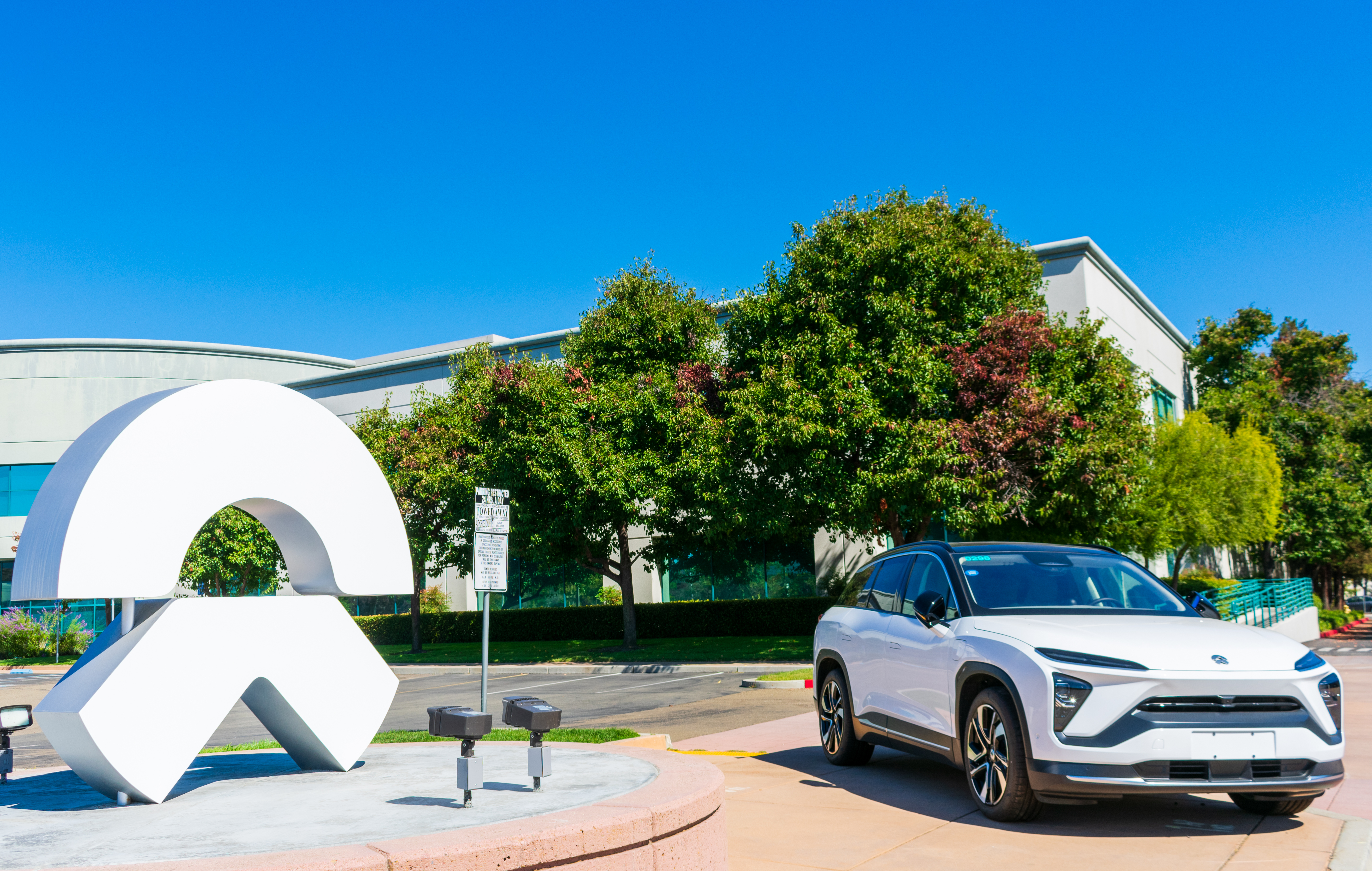 NIO vs. Tesla: Key Lessons for China s EV Leader