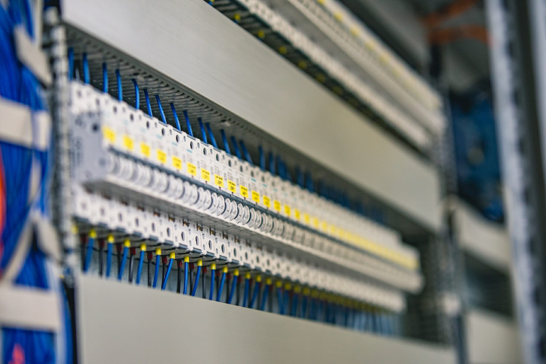 Circuit Breakers: Understanding Trading Halts & Market Stability