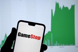 Gamma Squeeze Explained: How It Fueled GameStop s Explosive Rise