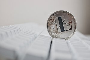 Litecoin Price Explodes: Investor Shift & Bitcoin Futures Impact