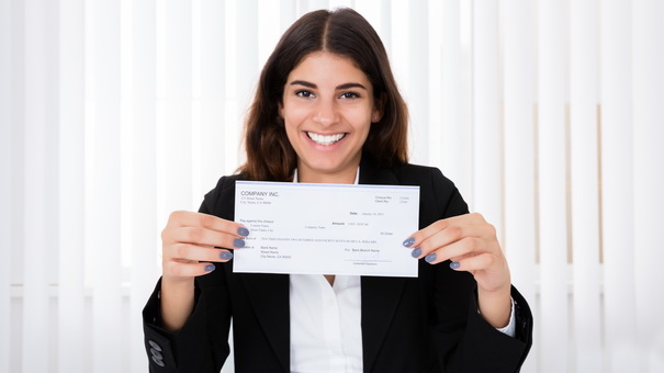 Smart Money Moves: 4 Essential Steps for Your First Paycheck