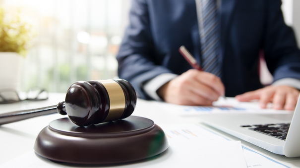 When to Consult a Lawyer: 9 Critical Situations