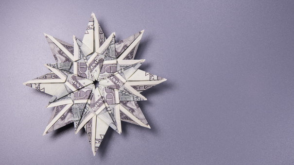 Cash vs. Gifts: What Economists Recommend for the Holidays