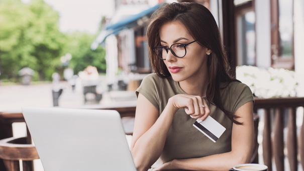 Decoding Credit Card Agreements: 6 Hidden Fees & Terms