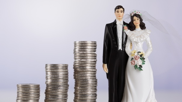 How Credit Problems Impact Relationships: A Comprehensive Guide