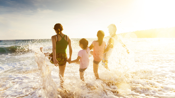 Top Family Travel Credit Cards: Earn Rewards & Perks