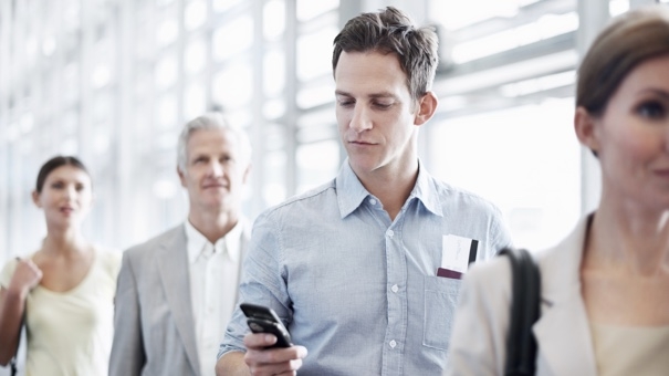 Maximize Your Time: 6 Productive Activities While Waiting at Airport Security