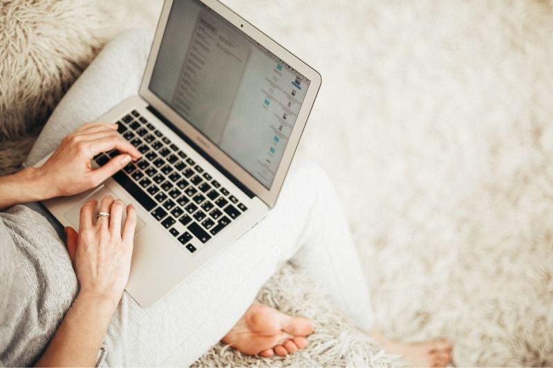 Attract Clients Online: A Guide for Side Hustlers