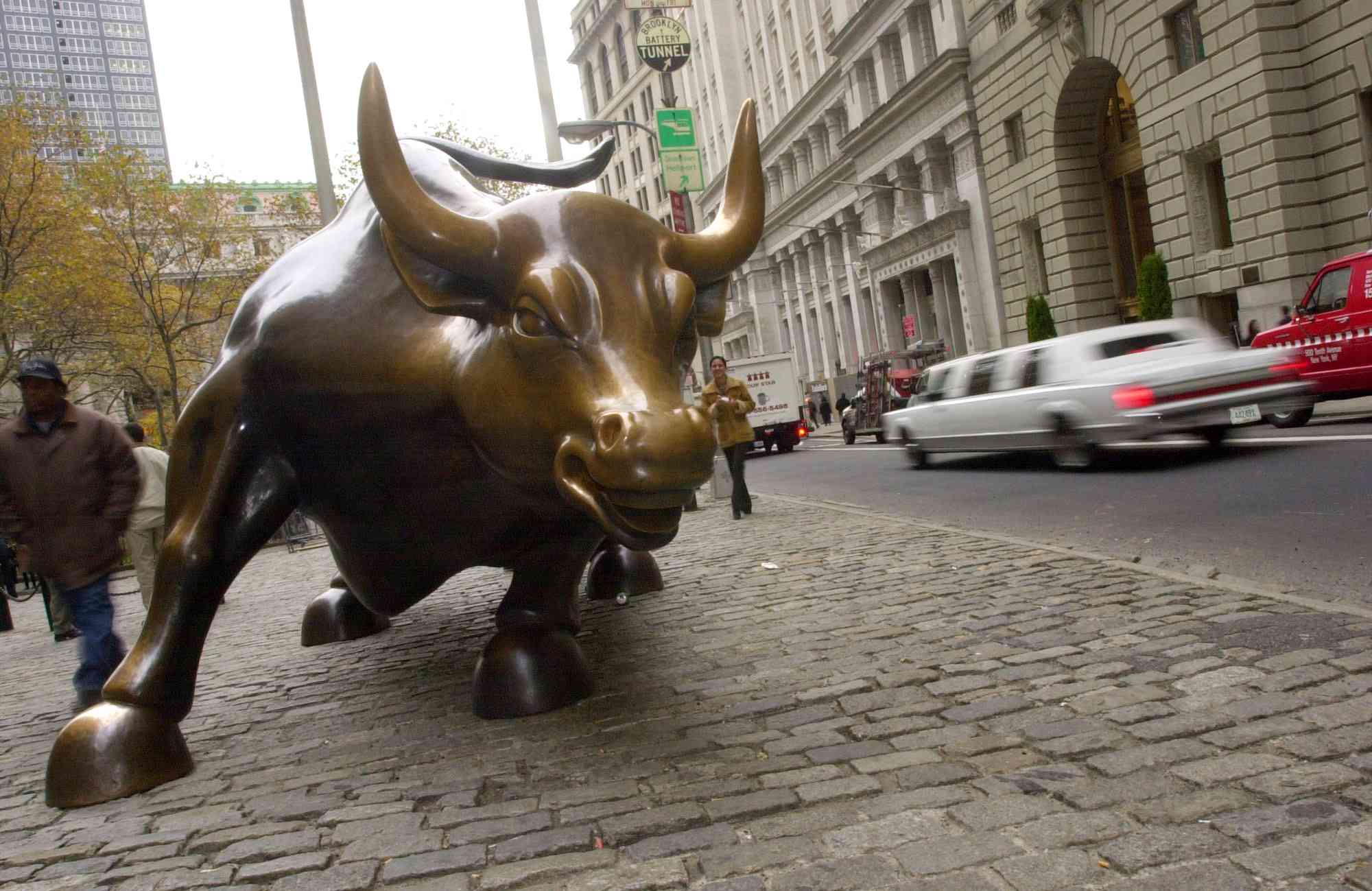 Charging Bull Sculpture: History, Meaning & Location - Wall Street