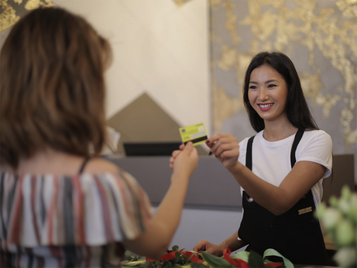 Mastering Credit Cards: 5 Essential Management Tips