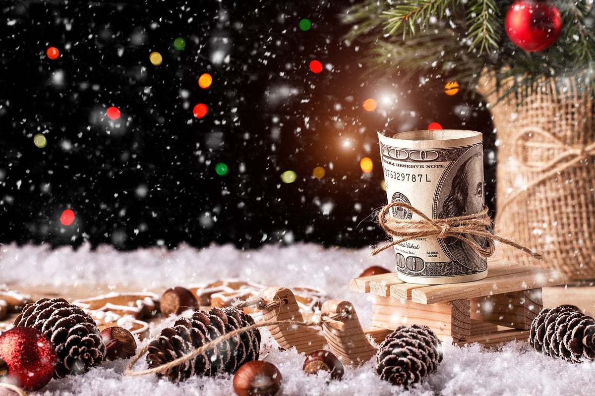 Holiday Loans: 6 Reasons to Avoid Debt This Season