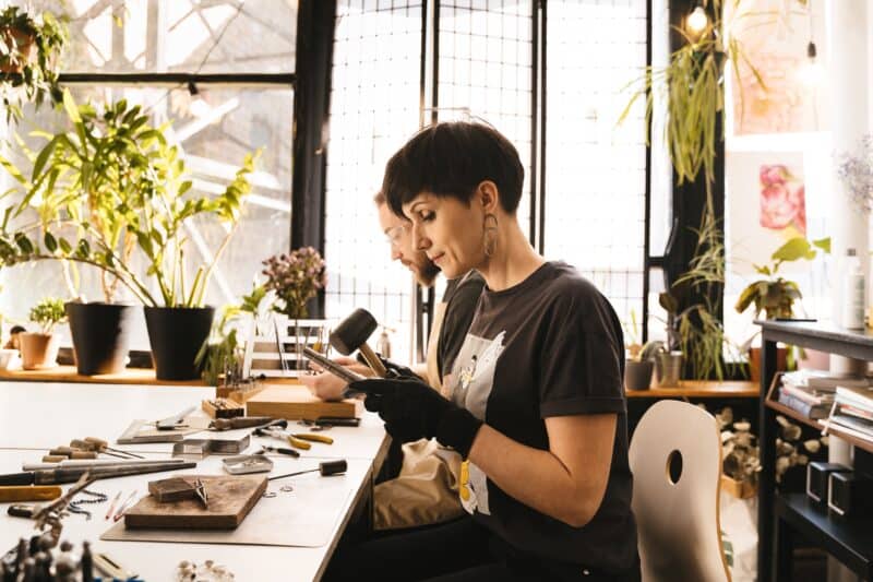 35 Unique & Profitable Business Ideas for Entrepreneurs in 2024