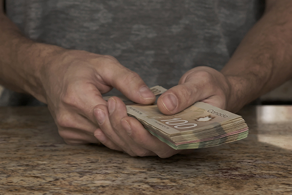 Avoid Payday Loans: 5 Risks & Better Alternatives