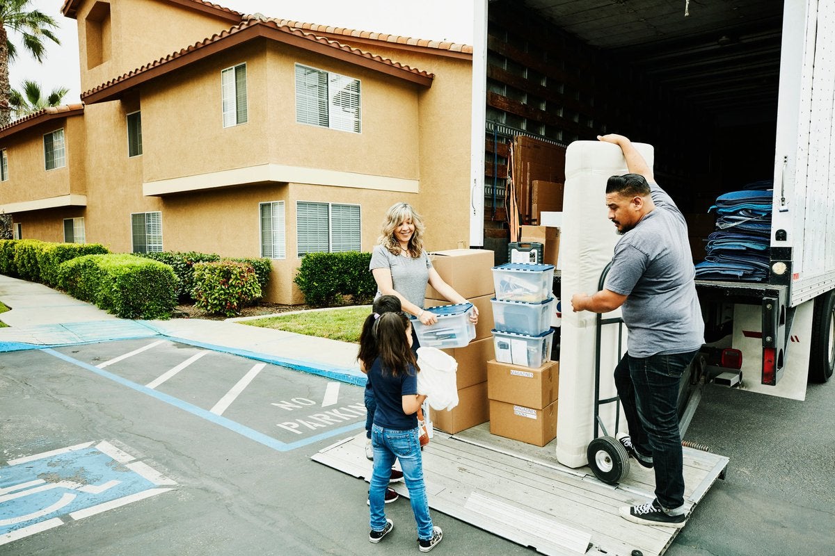 Negotiating Relocation Benefits: 3 Key Perks to Request